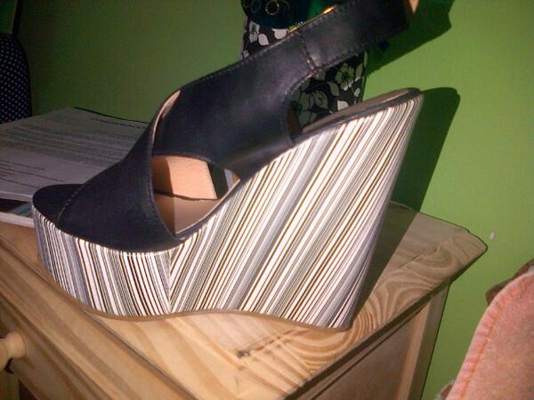 AcoostaCami's tweet photo. Asdasd amo mis zapatos nuevoos! :p http://t.co/Z6BOXzxzYE