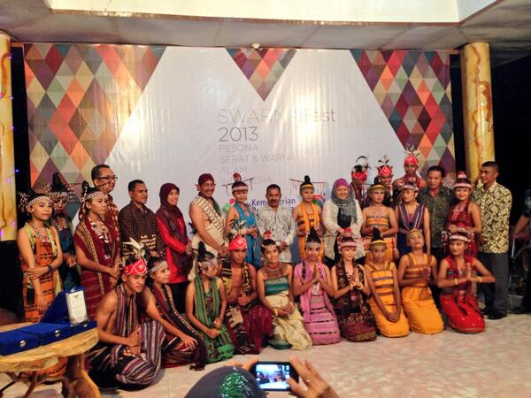DSGPRV's tweet photo. Dinner &amp; Performance SwarnaFest2013-Alor #swarnafest2013 @SwarnaFest @irvannoeman http://t.co/nnd49UdSrE