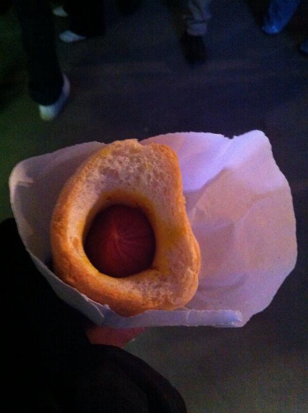 TenBaud's tweet photo. Dirtiest dog I have ever eaten! http://t.co/VNQFs3OWPk