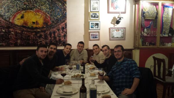 djdavidmateo's tweet photo. Buena cenica en #ElCampoDelToro con @Edusacasa @rauldcm9 @_josero #Millan #Ramon #Cavero :) :) a casa ya :) :) http://t.co/QyKAClUehd