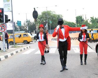 Iam_SuperTed's tweet image. The Striding man and the Step up ladies! Formula 1 concept+Johnnie Walker style! Its all abt #StepUp2vip