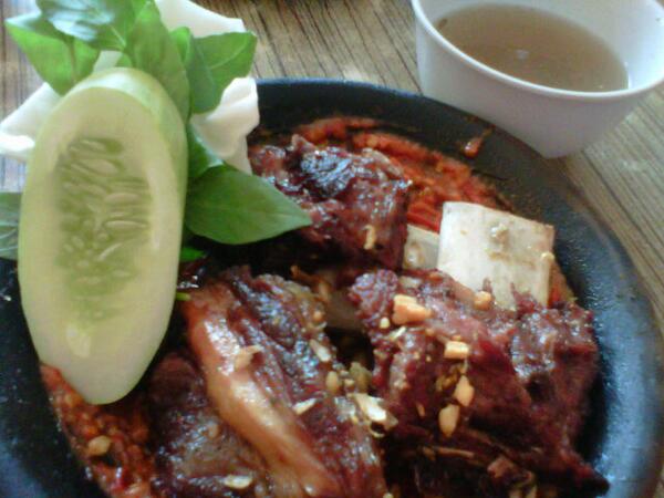 anggiaPa's tweet image. #Lunch #IgaPenyet #sambalSuperPedas (◦ˆ⌣ˆ◦)