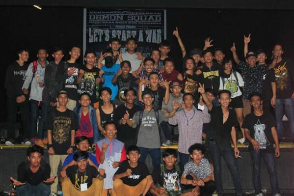 Ini dia foto ketua dan anggota DemonSquad .