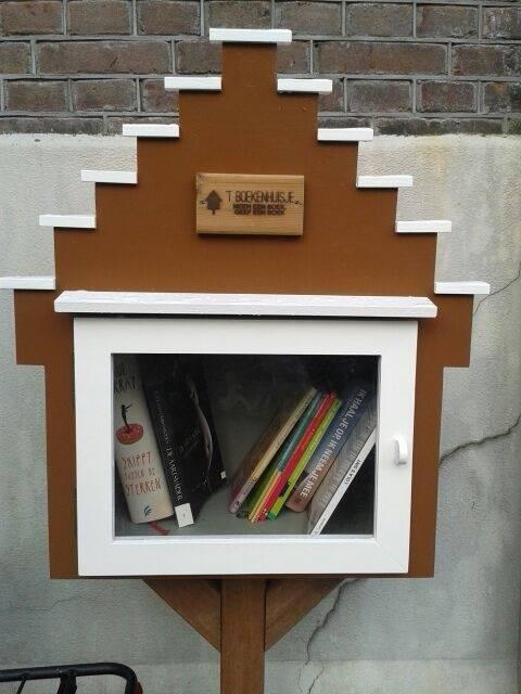 Mooi he, 't Boekenhuisje in Amsterdam voor stichting Lezen aan de Nieuwe Prinsengracht.