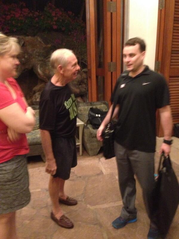 .<a href="/DaytonMBB/">Dayton Basketball</a> head coach <a href="/Archie_Miller/">Arch Miller</a> greets Tournament Chairman Dave Odom after arriving in Maui #MauiHoops