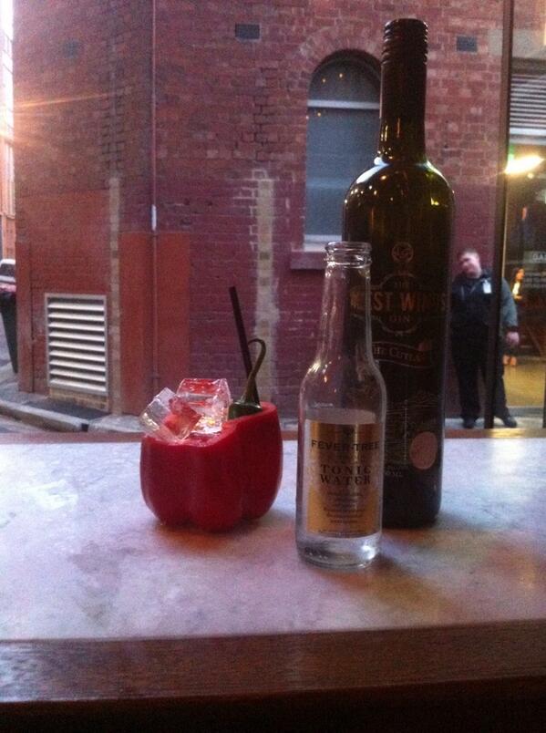 Next level garnishing <a href="/ProofBarADL/">Proof Bar Adelaide</a>, capsicum is now vessel of choice for <a href="/TheWestWindsGin/">The West Winds Gin</a> cutlass @connect_vines