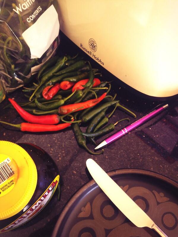 Georgy1402's tweet image. Should I be mean? #spicybreakfast