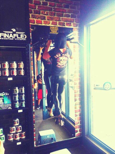 illona_8's tweet photo. Cos I do pull ups in heels and PVC tights at the @BulkUpStore @OlimpLiveFight @DreamTeam_Girls http://t.co/LYDqrScey3
