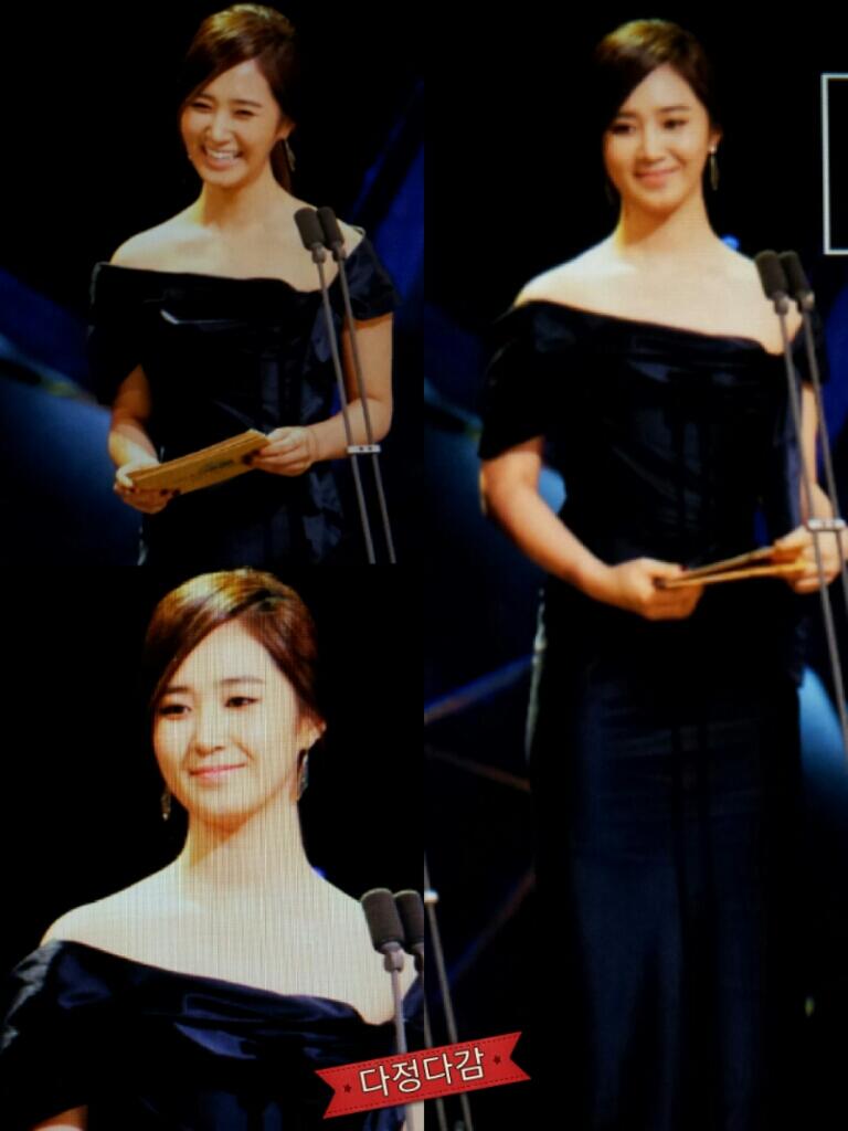 [PIC][22-11-2013]Yuri xuất hiện tại "The 34th Blue Dragon Film Award" vào tối nay + Selca tại hậu trường của cô và các nghệ sĩ khác BZrUNbBCAAIu_d6