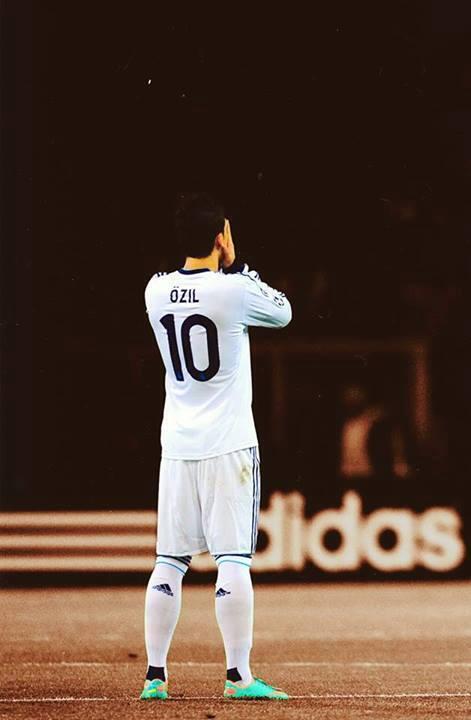 ReaI_Madrid_CF's tweet photo. ¿Le echas de menos? 

RT: Si

FAV: No http://t.co/yoAq7oIAVJ