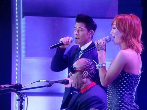 MnetMAMA's tweet photo. Amazing Harmony of #STEVIEWONDER #AARONKWOK and #HYOLYN !! Only at #2013MAMA http://t.co/UDeumJLz7t