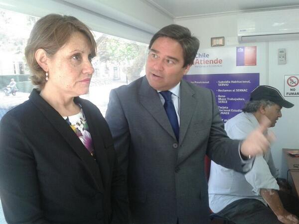 GobPetorca's tweet photo. Gobernadora en la apertura de la oficina móvil @ChileAtiende #Petorca http://t.co/I7ffPcQCUD