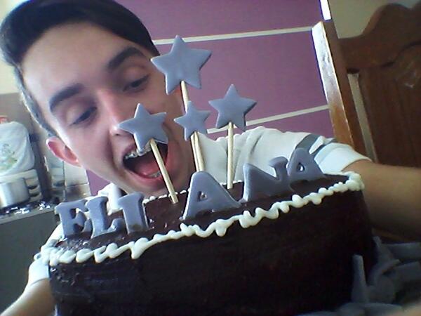 mateuss_f's tweet photo. Parabéns meu Amor Toda felicidade do Mundo!! TE AMO @Eliana http://t.co/kbFXRDl5is
