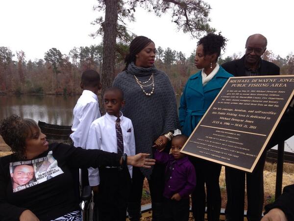 Annette_WMAZ's tweet photo. Plaque dedication - Michael Jones family @13wmazeyewitnessnews http://t.co/ZUb9tO6GQm