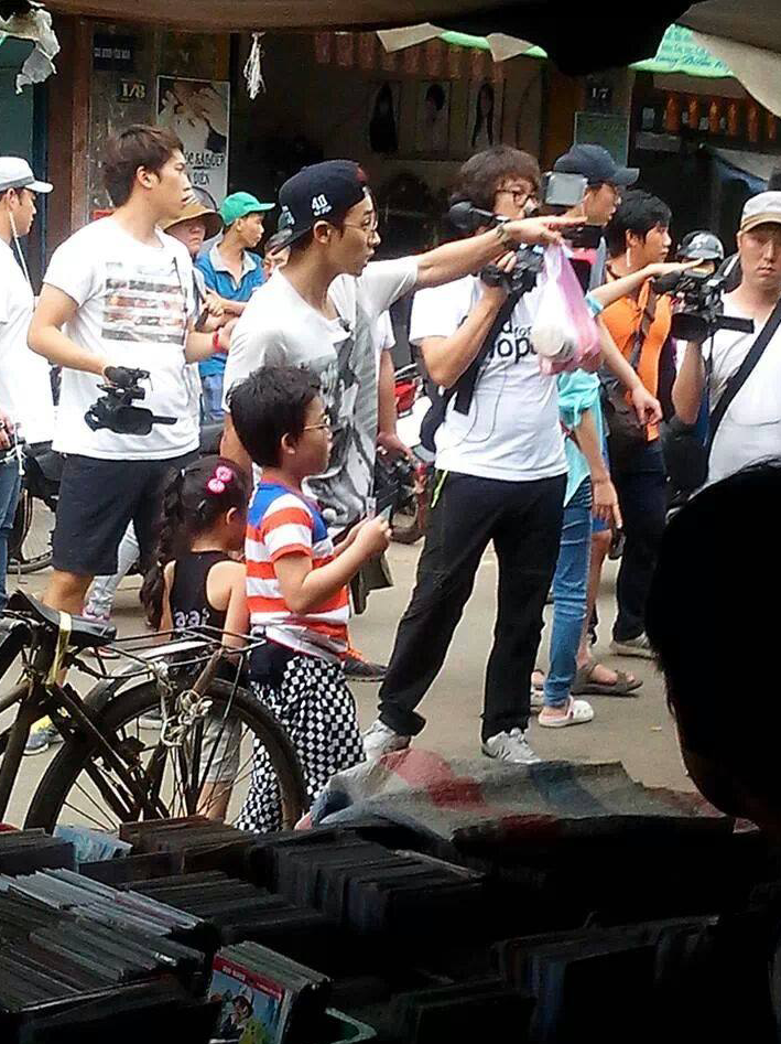 BZsIKXECIAATMzR.png:large