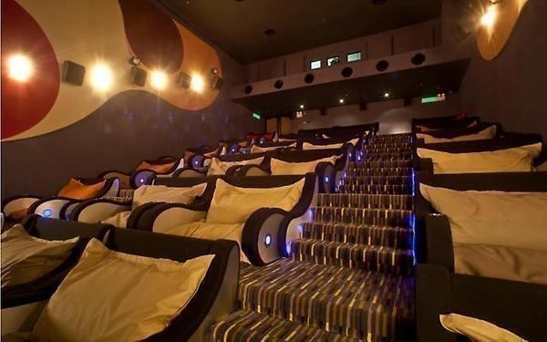 OurStruggIe's tweet photo. a cuddle movie theater... we need these everywhere 👌 http://t.co/1TfE6CpRh0