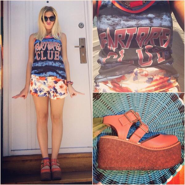 wildlikemeee's tweet photo. 🍟🌺💛 Total Look 💚💙🍔 http://t.co/xSQDp2obKI