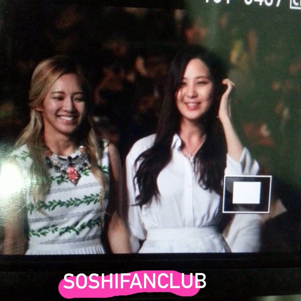 [PIC][22-11-2013]SeoHyun và HyoYeon khởi hành đi Hồng Kông để tham dự "2013 Mnet Asian Music Awards" vào sáng nay BZsRd1qCEAI_NmF