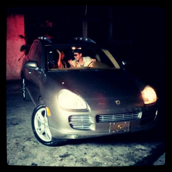 Drehvor's tweet photo. Viene #vídeocasacualtoyuncarro #ahimama #MegaDrehvorEnterprise  @henslydesign @LosGalaticos5 @JotaMago @dj_maikell http://t.co/RjeJq2agbP