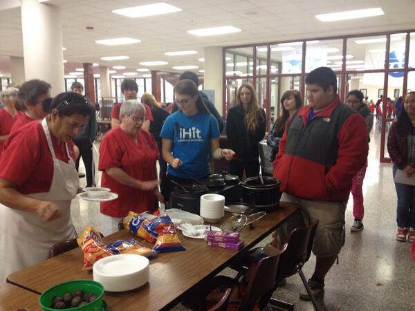 SHSOralComm's tweet image. Serving lunch to our cafeteria staff #Reddogsserve #woofwoof #SIMPLEService