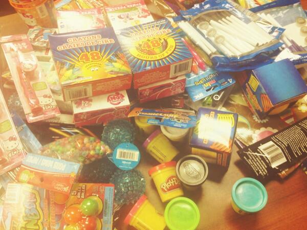 SHSOralComm's tweet image. 1 class+$2/ea=4 Christmases made brighter. #operationchristmaschild #Reddogsserve #SIMPLEService