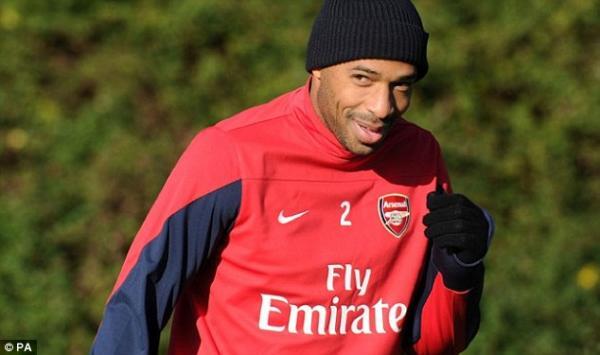 Mercado_Ingles's tweet photo. Thierry Henry vuelve a Inglaterra a entrenar con el Arsenal. http://t.co/3wH1E3SyOT