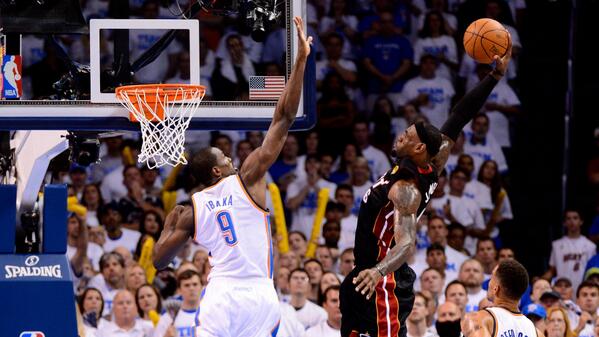 Jinjool9's tweet image. Buenas noches LeBron. #iblocka