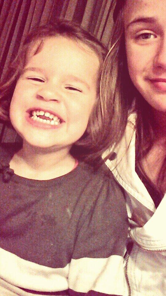 Niekeeeeee's tweet image. #kleine #nichtje #fiene #♥