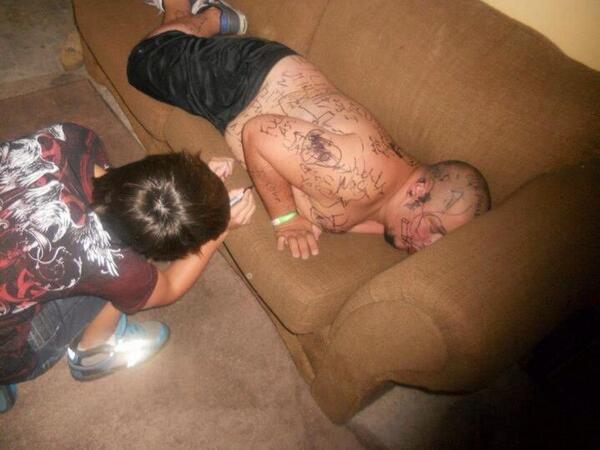 EmpoPassouts's tweet photo. Everyone take note: this is how a thirsty Thursday should happen #empopassouts http://t.co/jDL2ZPMXj8