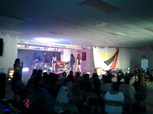 DjUnitPonce's tweet image. En juanadiaz fashion night @RevistaEgo cos la escuela luis lloren torres musik by #DjUnit &amp;lt;&amp;lt;thats me