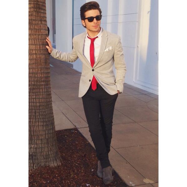 GianGinoble's tweet photo. Hanging out http://t.co/BzGRutpQjC