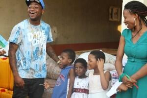 thetingles's tweet photo. DAVIDO DONATES FOOD ITEMS AND CASH TO THE LESS PRIVILEDGED AS HE CELEBRATES http://t.co/YdZtyslCok ##thetingles http://t.co/4vSJrx1c9V