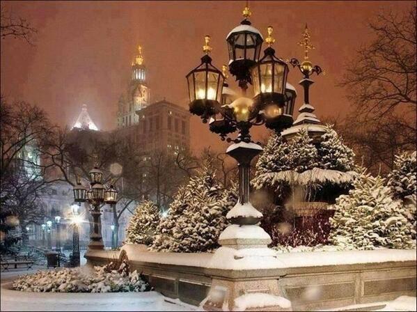 planetposts's tweet photo. Snowy Night in New York City. http://t.co/4AxeWMEkZi