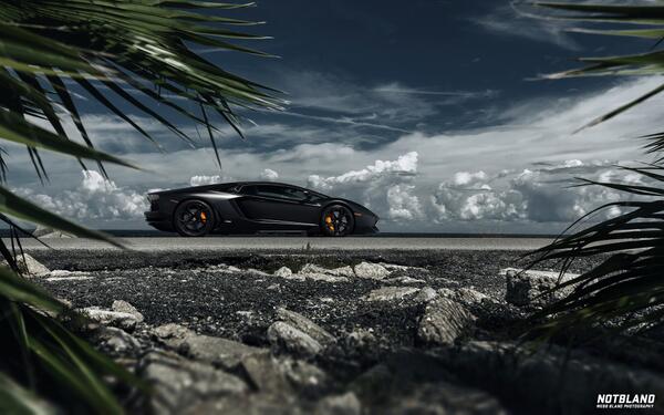 So... I'm back? Yes, that. I'm back. Let's see if I can post on the regular this time, shall we? Here's an Aventador.
