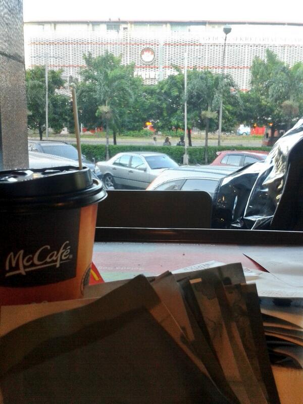 henny_adi's tweet photo. Enjoying my morning tea while preparing for photoshoot today at Mcd Sarinah http://t.co/PbXWI4ka4c