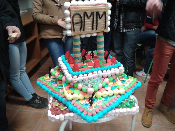AMMotena's tweet photo. Cena postensayo para celebrar nuestro día con el mejor postre posible #SantaCecilia2013 http://t.co/egkXIaJfCs