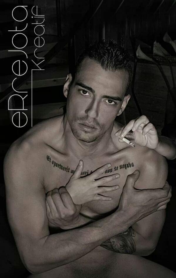 Calientebayve's tweet photo. Esposo jajaj donde andas ... Que chevere te ves @josecasto http://t.co/UipSyZJtuR
