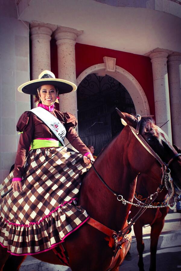 antonioautlan's tweet photo. Laura, Escaramusa y Reina de las Fiestas Patrias #Autlán #Jalisco #México, Fotografía @antonioautlan http://t.co/B7eoU6wfWr