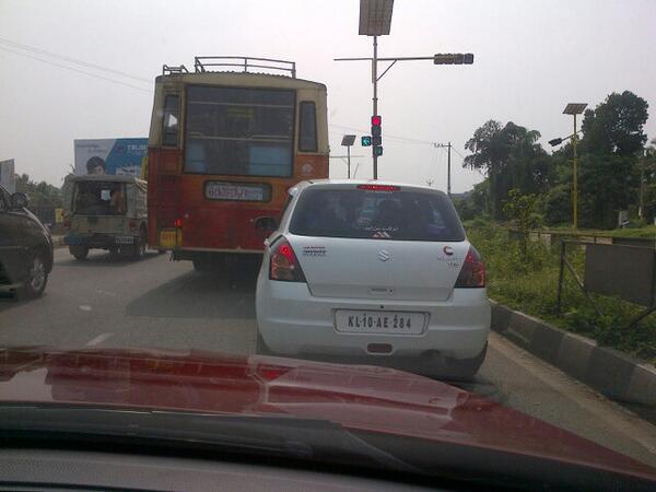 zeeinscriptions's tweet image. RT @ZubairZCS: Seen KSRTC overlapping without any signal at all. Regular story #trafficreform #kerala  @ibncj