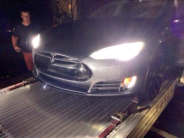 squillyum's tweet image. #Beast #Tesla #P85 @therealrobbrock @RealRobBrockman ruining the picture in the background