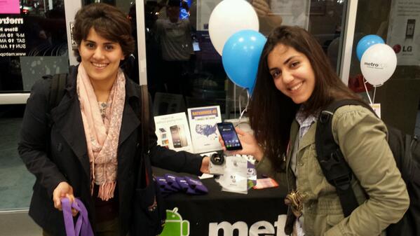 rodmelly's tweet photo. #AOTROCKS  
HAVING A BLAST AT THE SANTA CLARA METROPCS RETAIL STORE! http://t.co/hv12cQeo8D