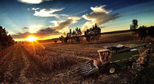 odcp's tweet photo. Sunset on the farm @DJI_Innovations @GoPro @JohnDeere  @JohnDeereMexico http://t.co/Ym1XOExRgq
