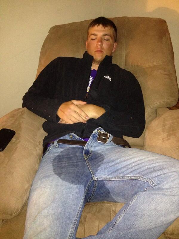 EmpoPassouts's tweet photo. Looks like this friend of ours was a little too excited about #empopassouts that he wet his pants. http://t.co/7mvO7jmlQn