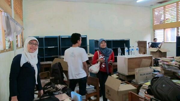 Penyala's tweet photo. 6f. Semudah menghadirkan perpustakaan rapi nan nyaman di lingkungan masy http://t.co/RepHwcSobJ (via @Pisbar13) @GantiJakarta #GantiSenin