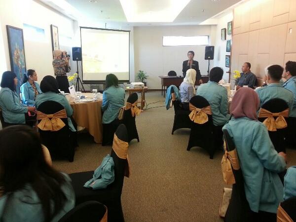 novotelsolo's tweet photo. Table Manner Course Public Relations - FISIP-Universitas Sebelas Maret Surakarta @Ibissolo2 |cc : @NovotelIbisSolo http://t.co/UG4behpazG