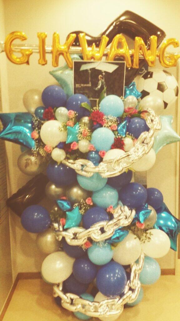 BZvW6FlCYAAKVga.jpg:large