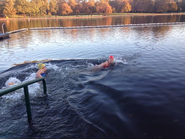 6Grls0B's tweet photo. Bracing 4 degree swim at Serpentine! http://t.co/M1eDq7roPI