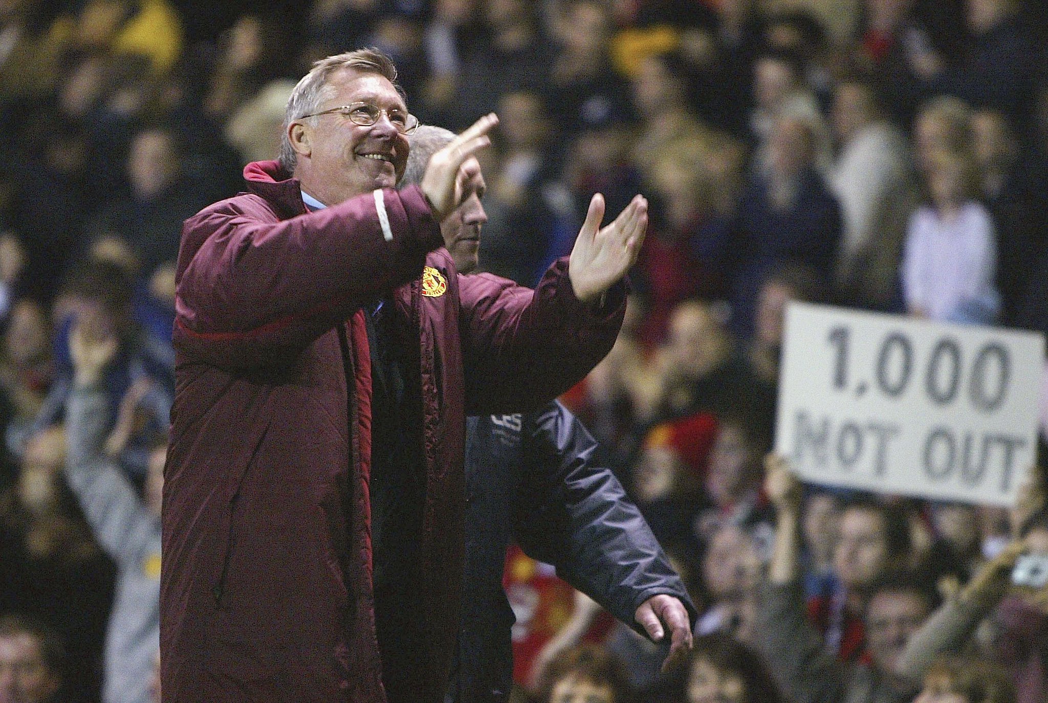 Manchester United on Twitter: "Meanwhile, on 23 November 2004 #mufc beat  Lyon 2-1 in Sir Alex Ferguson's 1000th game as United manager.  http://t.co/UcrI1nfwAc" / Twitter