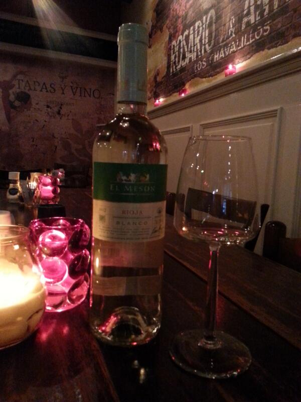 Heerlijke witte rioja als maandwijn! Droog met veel zuren, welke de wijn fris maken. Past goed bij groente en vis!