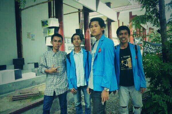 derumsstudio's tweet photo. @rezariskiF @BobbyTIME_ @dhiarrachel @RIKY_SHKY http://t.co/l55hIKNdRQ
